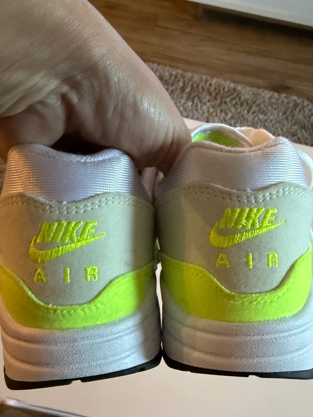 Nike Air Low-Top Trainers - Picture 4 of 6